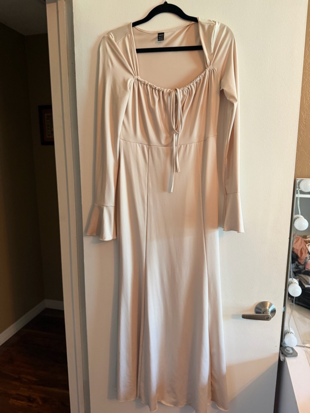 Never Worn SHEIN Long-Sleeved, Cream-Colored Maxi Dress with Size Medium M
